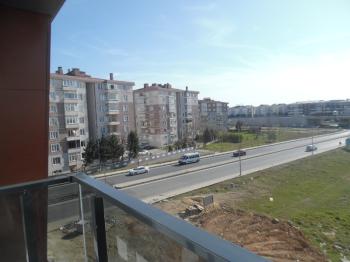 ÇORLU HÜRRİYET MAHALLESİNDE ÇEVRE YOLUNA YAKIN 1+1 KİRALIK SİTE İÇİ DAİRE 