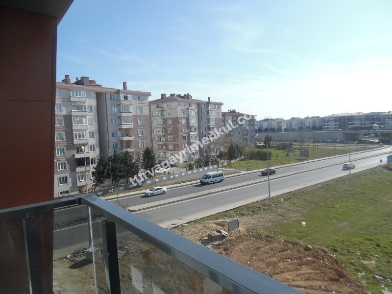 ÇORLU HÜRRİYET MAHALLESİNDE ÇEVRE YOLUNA YAKIN 1+1 KİRALIK SİTE İÇİ DAİRE 