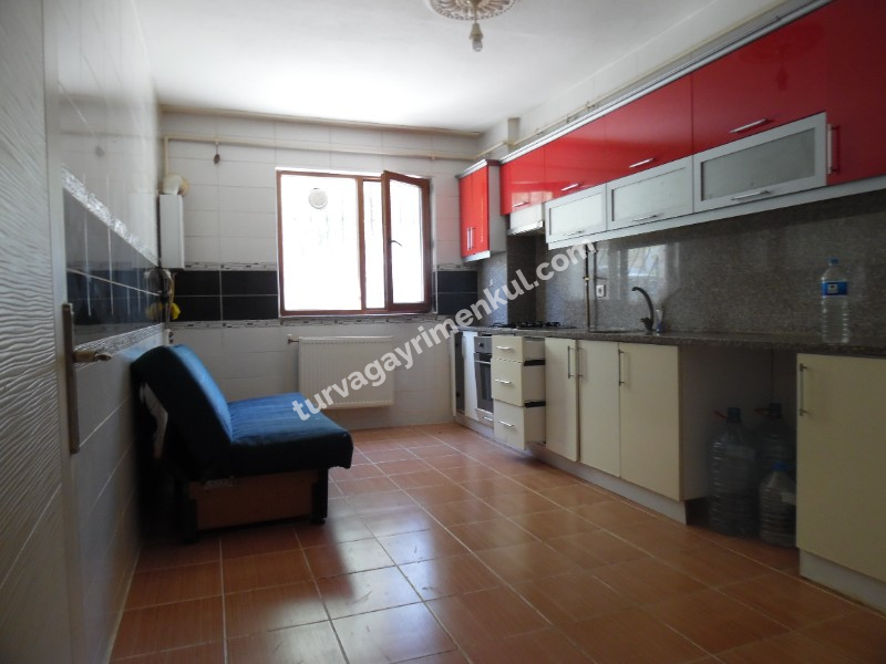 ÇORLUDA YATIRIMCILARA SATILIK 2+1 BODRUM KAT DAİRE 