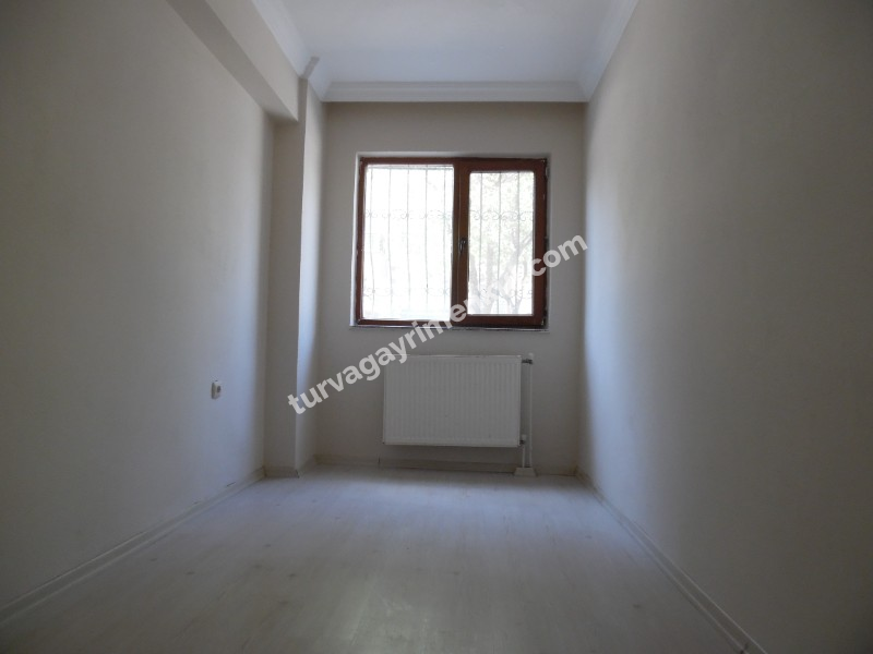 ÇORLUDA YATIRIMCILARA SATILIK 2+1 BODRUM KAT DAİRE 