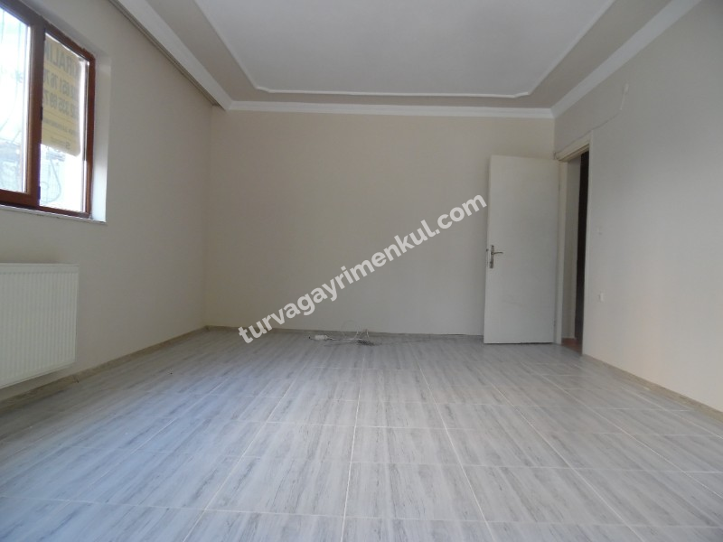 ÇORLUDA YATIRIMCILARA SATILIK 2+1 BODRUM KAT DAİRE 