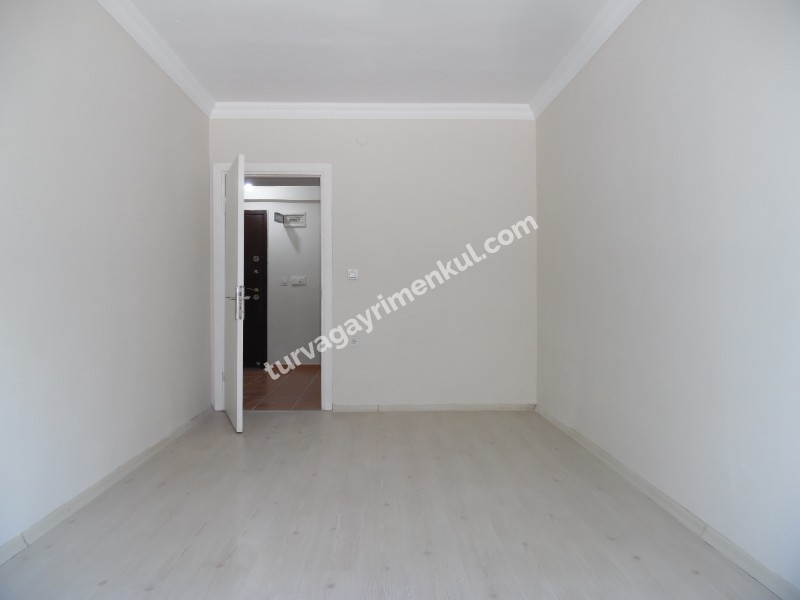 ÇORLUDA YATIRIMCILARA SATILIK 2+1 BODRUM KAT DAİRE 
