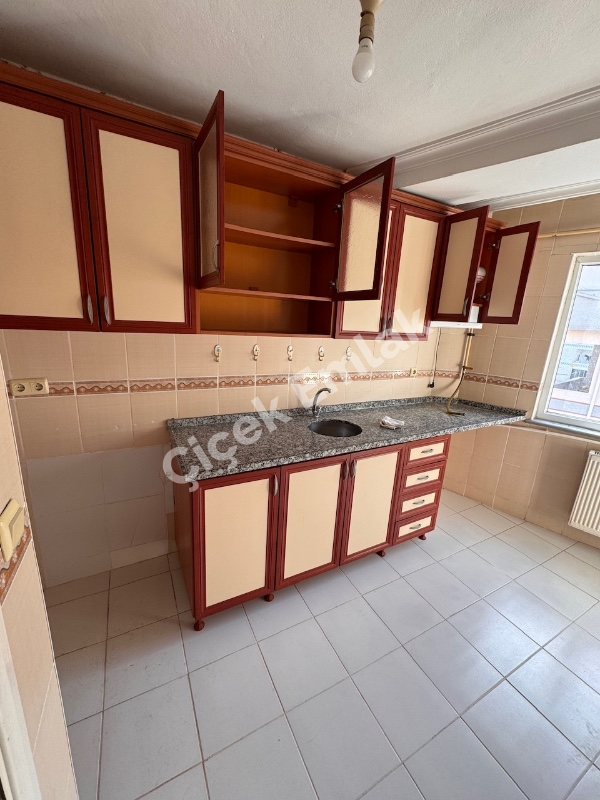 Kazım Karabekirde 3.kat 2+1 Kiralık Daire