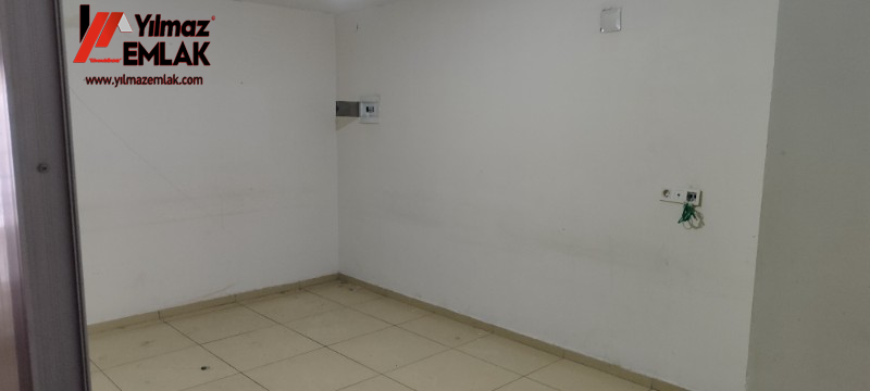KAHTA KAYMAKAMLIK KARŞISINDA ANA CADDEDE KİRALIK 300 m² DÜKKAN
