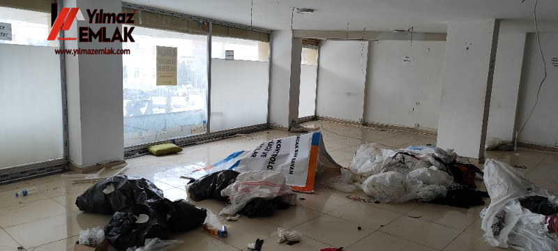 KAHTA KAYMAKAMLIK KARŞISINDA ANA CADDEDE KİRALIK 300 m² DÜKKAN