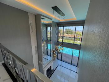 Çeşme Mamurbaba'da Satılık Sıfır Lüks Villa