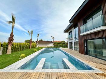 Çeşme Mamurbaba'da Satılık Sıfır Lüks Villa