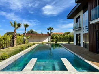 Çeşme Mamurbaba'da Satılık Sıfır Lüks Villa