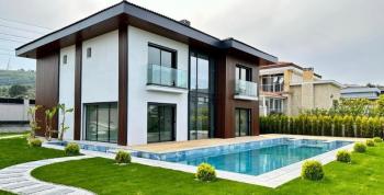 Çeşme Mamurbaba'da Satılık Sıfır Lüks Villa