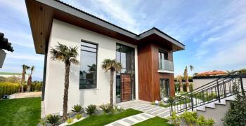 Çeşme Mamurbaba'da Satılık Sıfır Lüks Villa