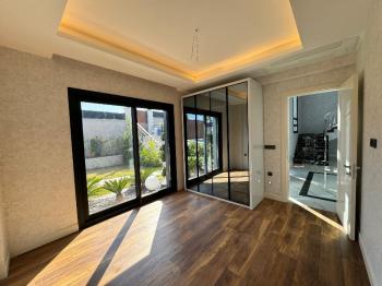 Çeşme Mamurbaba'da Satılık Sıfır Lüks Villa