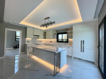 Çeşme Mamurbaba'da Satılık Sıfır Lüks Villa