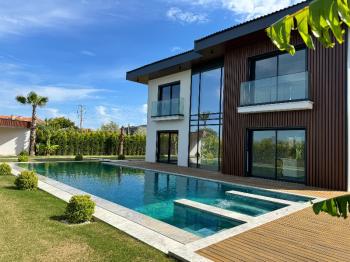 Çeşme Mamurbaba'da Satılık Sıfır Lüks Villa