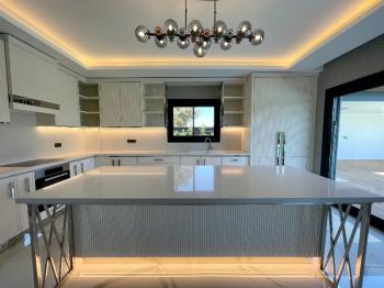 Çeşme Mamurbaba'da Satılık Sıfır Lüks Villa