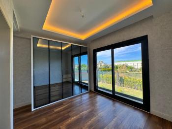 Çeşme Mamurbaba'da Satılık Sıfır Lüks Villa