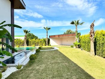 Çeşme Mamurbaba'da Satılık Sıfır Lüks Villa