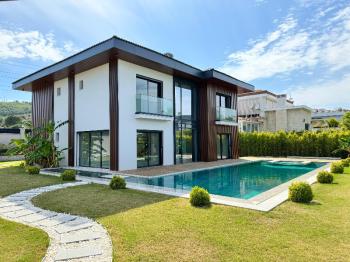 Çeşme Mamurbaba'da Satılık Sıfır Lüks Villa