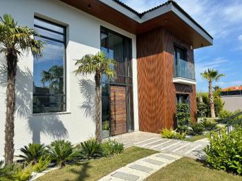 Çeşme Mamurbaba'da Satılık Sıfır Lüks Villa