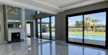 Çeşme Mamurbaba'da Satılık Sıfır Lüks Villa
