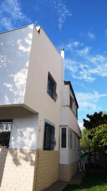 Forum Karşısında Satılık Villa