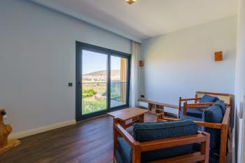 Çesme'nin En huzurlu lokasyonunda Yüzme Havuzlu Yeni Villa