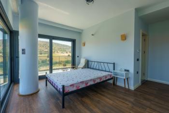 Çesme'nin En huzurlu lokasyonunda Yüzme Havuzlu Yeni Villa