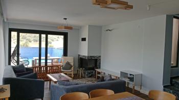 Çesme'nin En huzurlu lokasyonunda Yüzme Havuzlu Yeni Villa