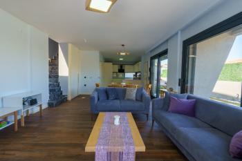 Çesme'nin En huzurlu lokasyonunda Yüzme Havuzlu Yeni Villa