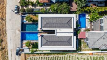 Çesme'nin En huzurlu lokasyonunda Yüzme Havuzlu Yeni Villa