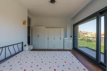 Çesme'nin En huzurlu lokasyonunda Yüzme Havuzlu Yeni Villa