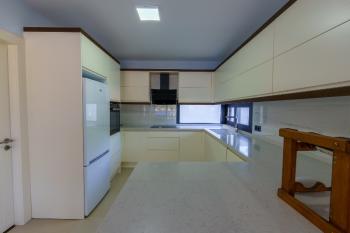 Çesme'nin En huzurlu lokasyonunda Yüzme Havuzlu Yeni Villa
