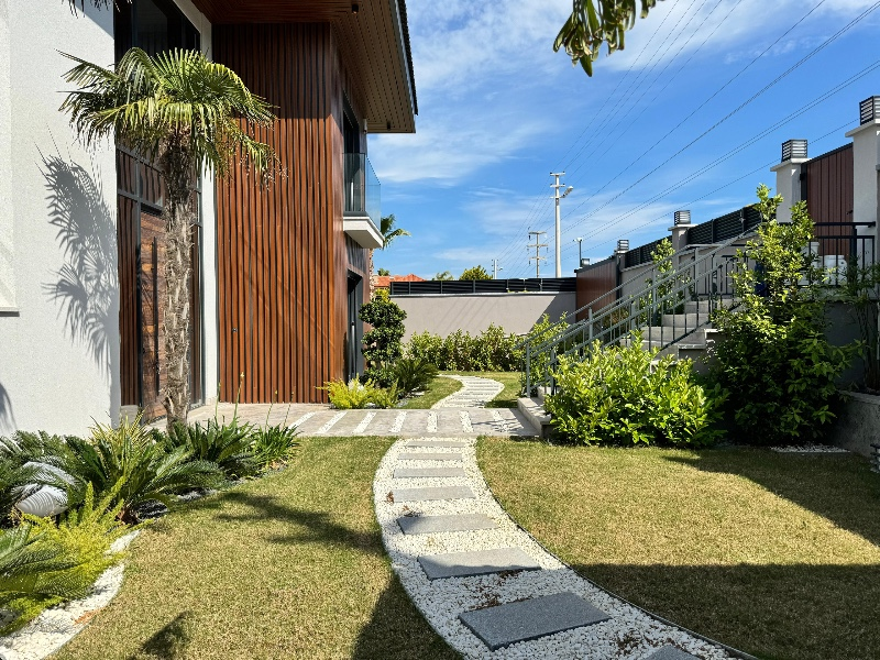Çeşme Mamurbaba'da Satılık Sıfır Lüks Villa