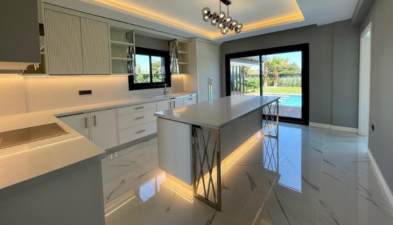 Çeşme Mamurbaba'da Satılık Sıfır Lüks Villa