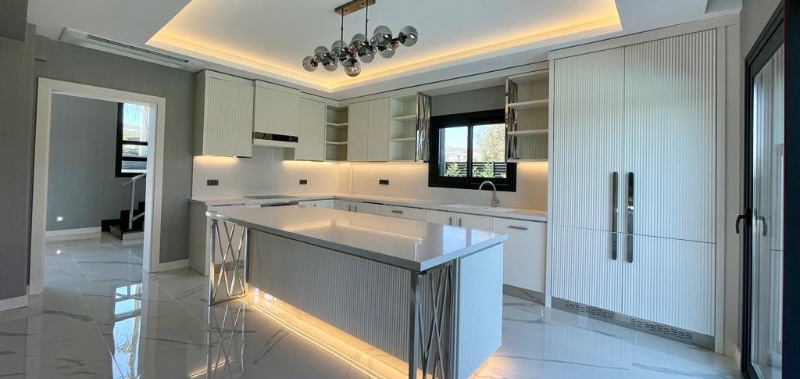 Çeşme Mamurbaba'da Satılık Sıfır Lüks Villa