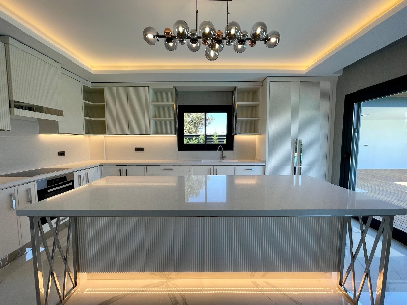 Çeşme Mamurbaba'da Satılık Sıfır Lüks Villa