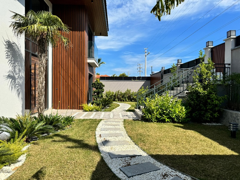 Çeşme Mamurbaba'da Satılık Sıfır Lüks Villa