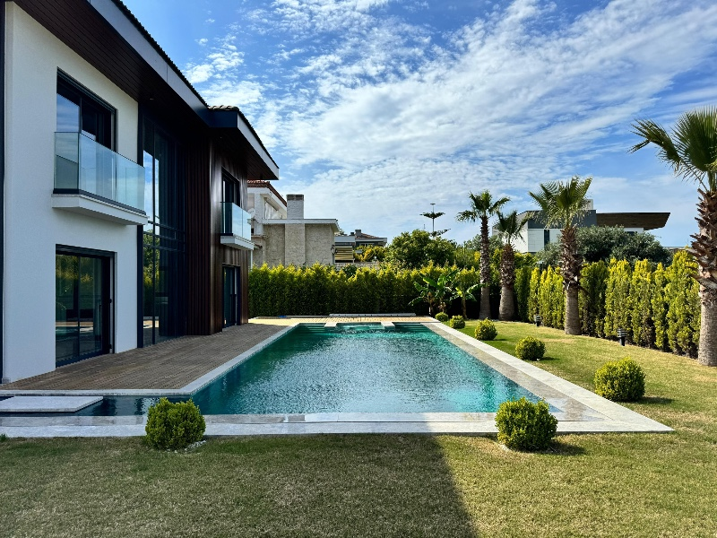Çeşme Mamurbaba'da Satılık Sıfır Lüks Villa