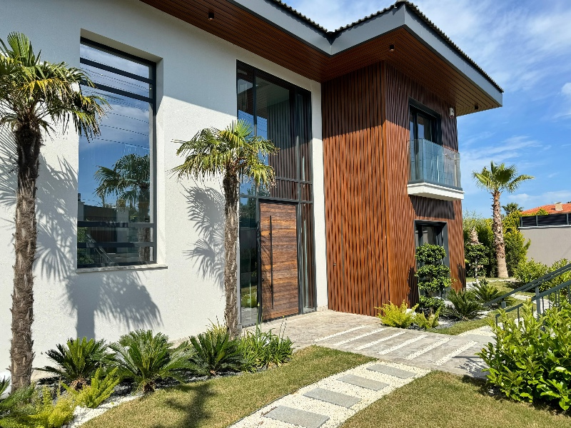 Çeşme Mamurbaba'da Satılık Sıfır Lüks Villa