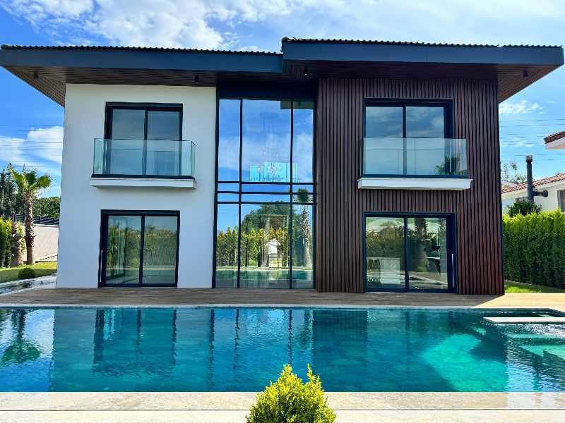 Çeşme Mamurbaba'da Satılık Sıfır Lüks Villa