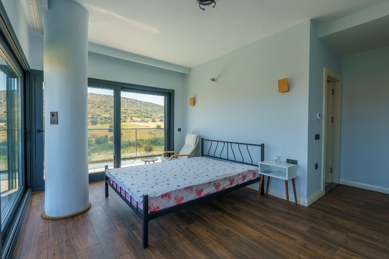 Çesme'nin En huzurlu lokasyonunda Yüzme Havuzlu Yeni Villa