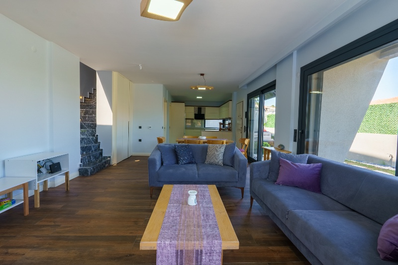 Çesme'nin En huzurlu lokasyonunda Yüzme Havuzlu Yeni Villa