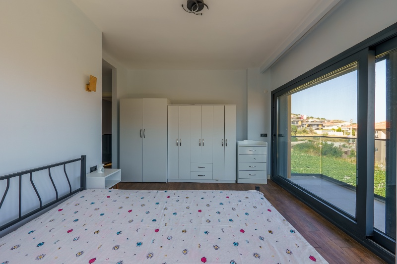 Çesme'nin En huzurlu lokasyonunda Yüzme Havuzlu Yeni Villa