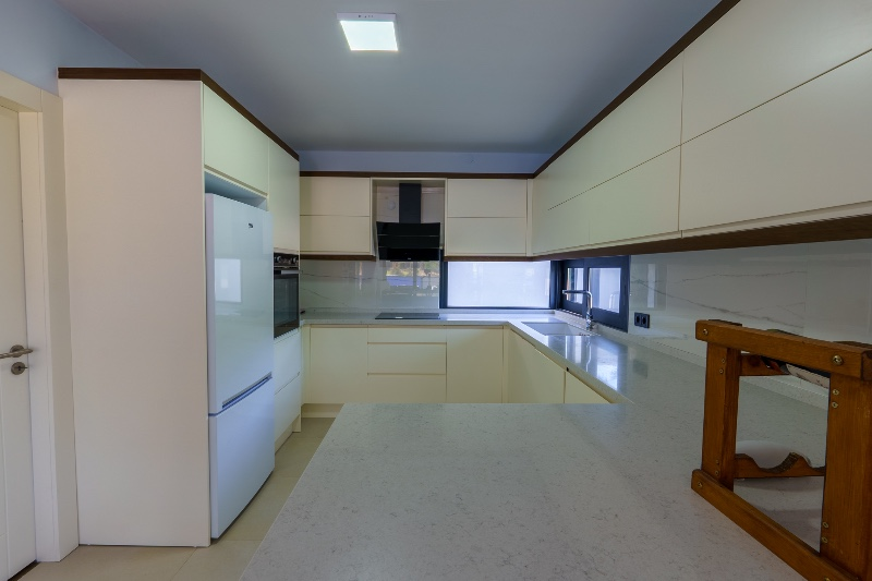 Çesme'nin En huzurlu lokasyonunda Yüzme Havuzlu Yeni Villa