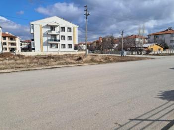 AFYON ÜÇOK EMLAKTAN KANLICA MAH SATILIK YOL ÜZERİ 232M² ARSA