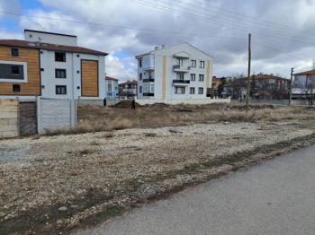 AFYON ÜÇOK EMLAKTAN KANLICA MAH SATILIK YOL ÜZERİ 232M² ARSA