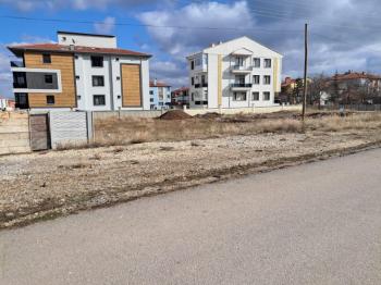AFYON ÜÇOK EMLAKTAN KANLICA MAH SATILIK YOL ÜZERİ 232M² ARSA