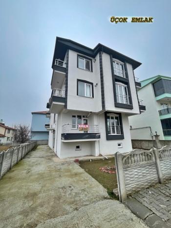 AFYON ÜÇOK EMLAKTAN MAREŞAL F ÇAKMAK MAH KİRALIK 3 YAŞ 3+1 DAİRE