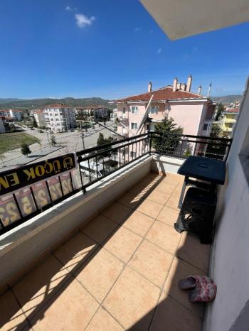 AFYON ÜÇOK EMLAKTAN MAREŞAL F ÇAKMAK MAH SATILIK KÖŞE 3+1 DAİRE