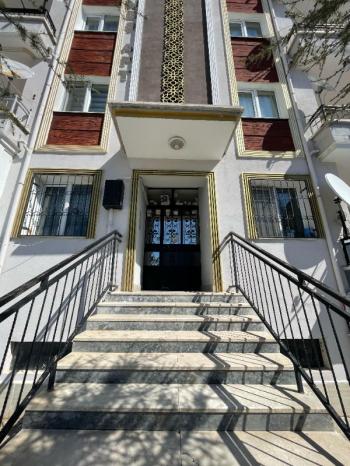 AFYON ÜÇOK EMLAKTAN MAREŞAL F ÇAKMAK MAH SATILIK KÖŞE 3+1 DAİRE