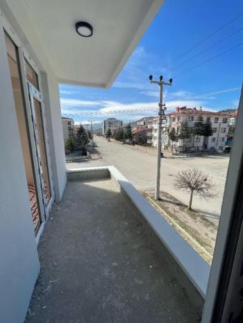 AFYON ÜÇOK EMLAKTAN KANLICA MAH. SATILIK SIFIR LÜKS ARAKAT 3+1 DAİRE
